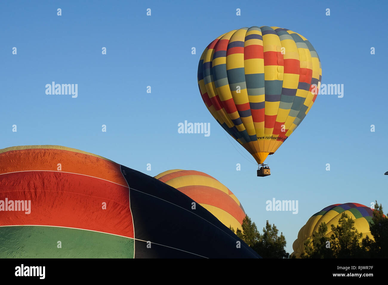 Los globos aire caliente elevan en el cielo en Phoenix, Fotografía stock - Alamy