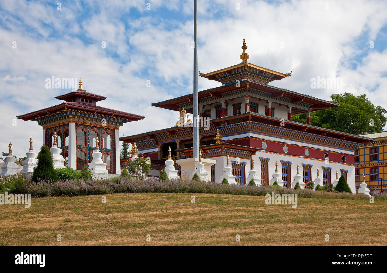 La Boulaye, TEMPEL DER 1000 Budas, gegründet 1987 von tibetischen Mönchen. Lamaistisches Zentrum verbunden mit einer Hochschule für Tibetologie Foto de stock
