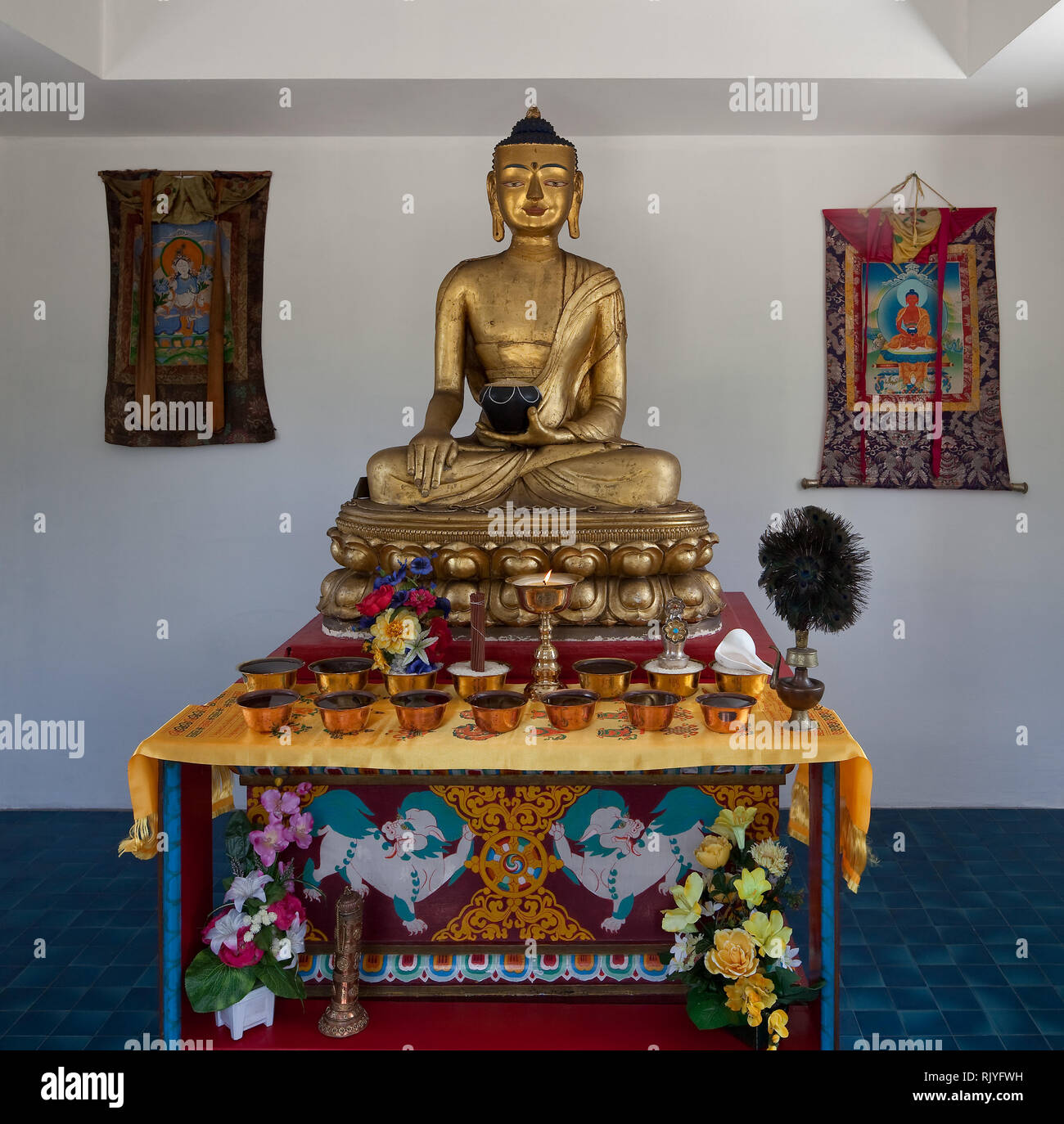 La Boulaye, TEMPEL DER 1000 Budas, gegründet 1987 von tibetischen Mönchen. Lamaistisches Zentrum verbunden mit einer Hochschule für Tibetologie, sit Foto de stock