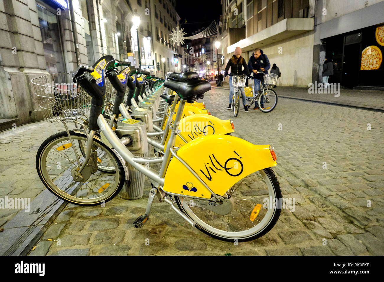 Bruselas Bélgica Alquiler de bicicletas en la Rue Villo Delvaux, cerca del  casco antiguo de la bolsa de Bruselas, Bruessel, Belgien - Leihfahrraeder  von Villo in der R Fotografía de stock - Alamy