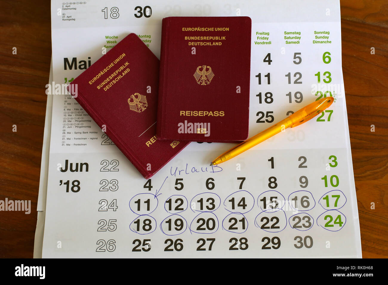 Pasaporte alemán / pasaporte alemán están en el calendario Fotografía