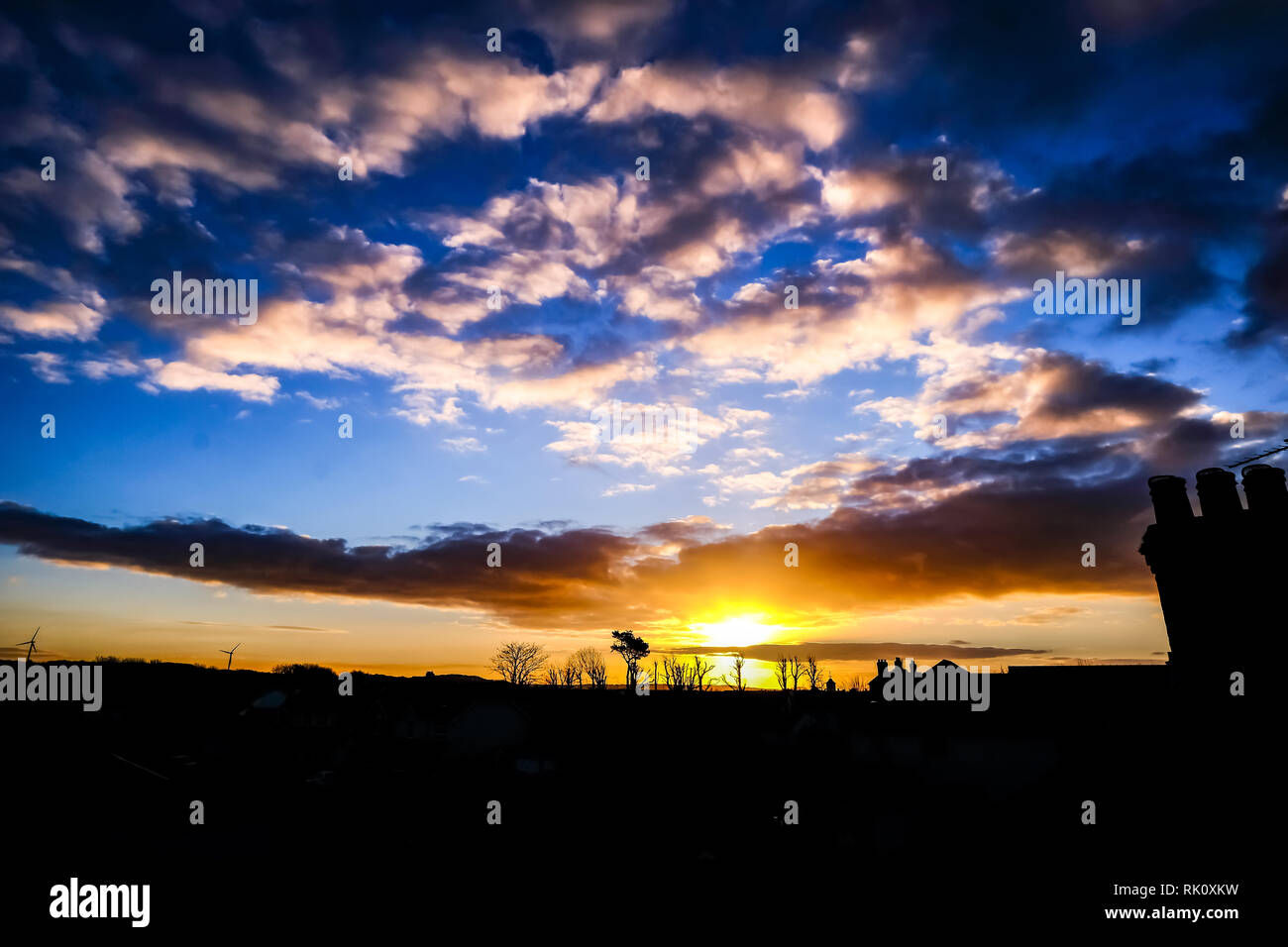 Amaneceres y atardeceres costeros en Gales Foto de stock