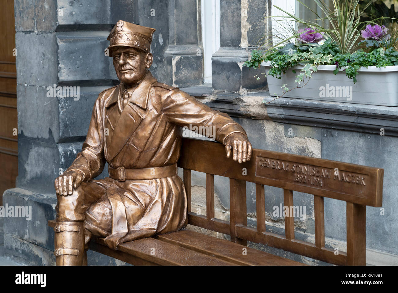Estatua del héroe de guerra polaco Stanislaw Maczek General en salas en la ciudad vieja de Edimburgo, Escocia, Reino Unido Foto de stock