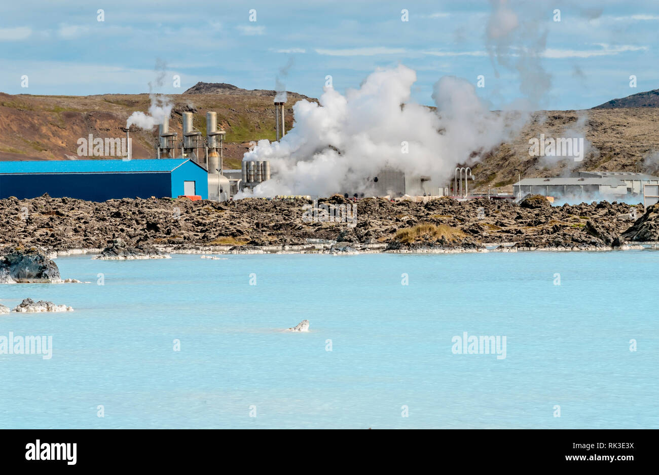 Central geotérmica en la Laguna Azul, Islandia Foto de stock
