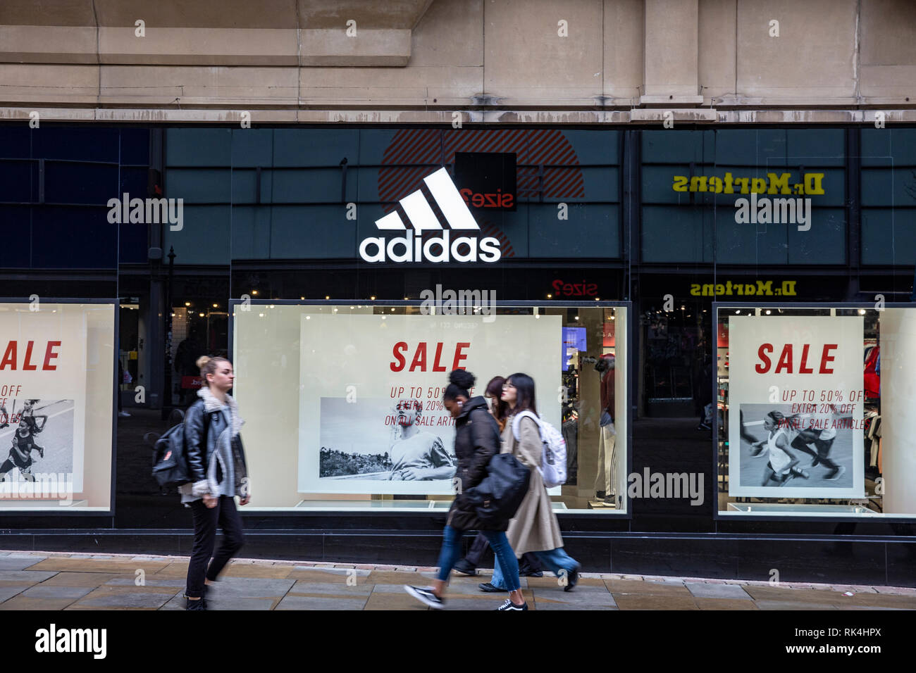 Tienda de ropa deportiva de Adidas en el centro de la ciudad de Manchester,  Inglaterra, Reino Unido Fotografía de stock - Alamy