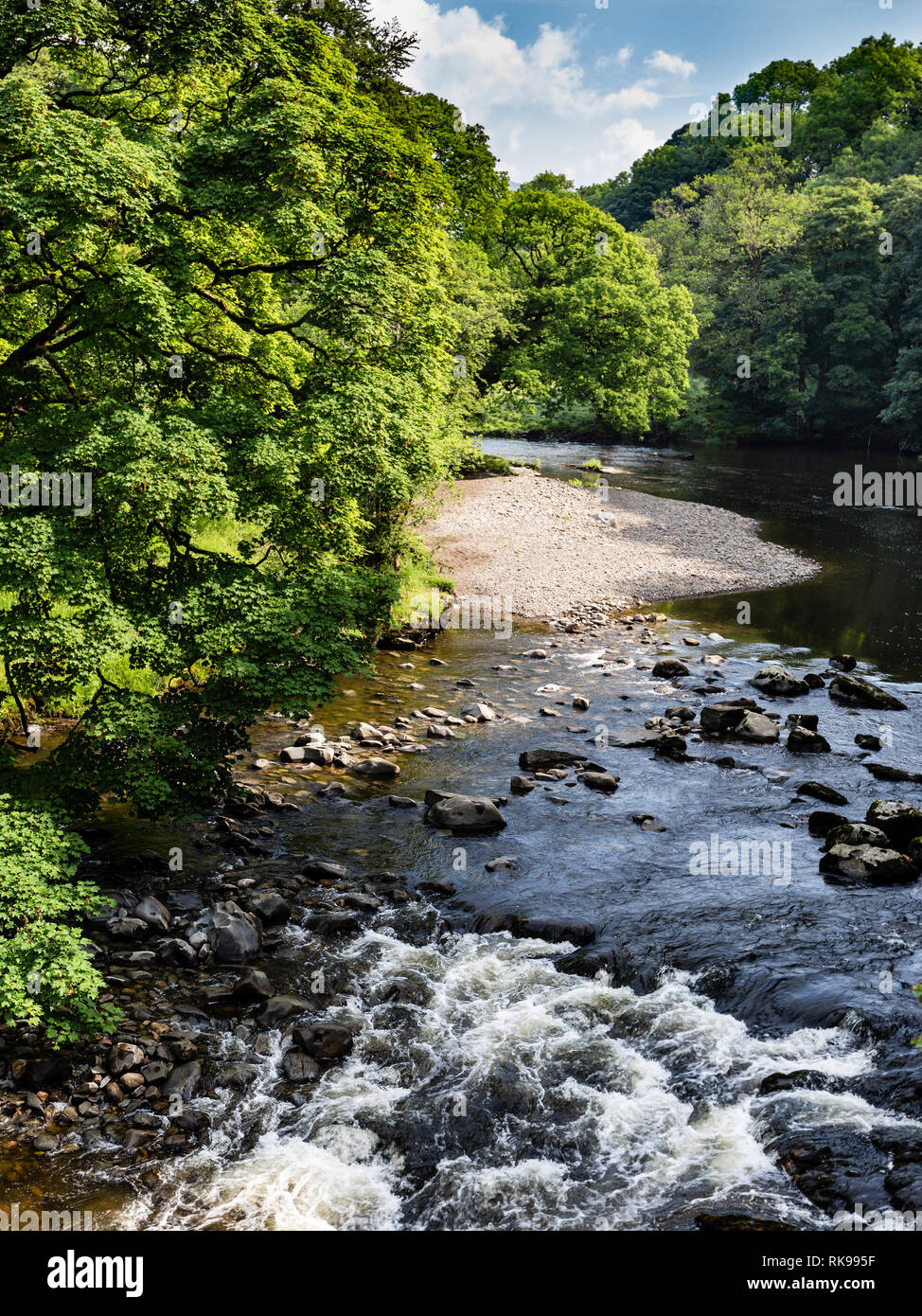 Río Rawthey, tomada desde el puente de carretera A683, cerca de Sedburgh, Yorkshire Dales National Park, Inglaterra Foto de stock