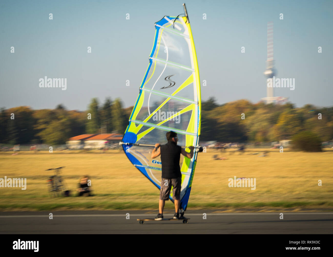 Berlin TEMPELHOFER FELD windsurfista Foto de stock