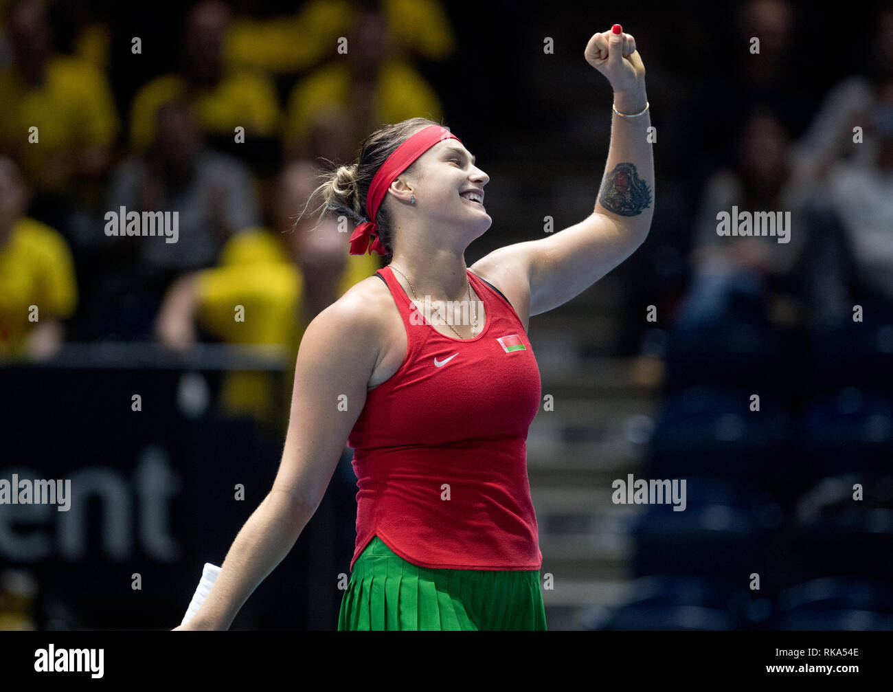 Braunschweig, Alemania. 10 Feb, 2019. Tenis, señoras: Copa Federación -  Grupo Mundial, primera ronda, Alemania - Bielorrusia: Bielorruso Aryna  Sabalenka está contento con su victoria en el singles contra la alemana  Siegemund.