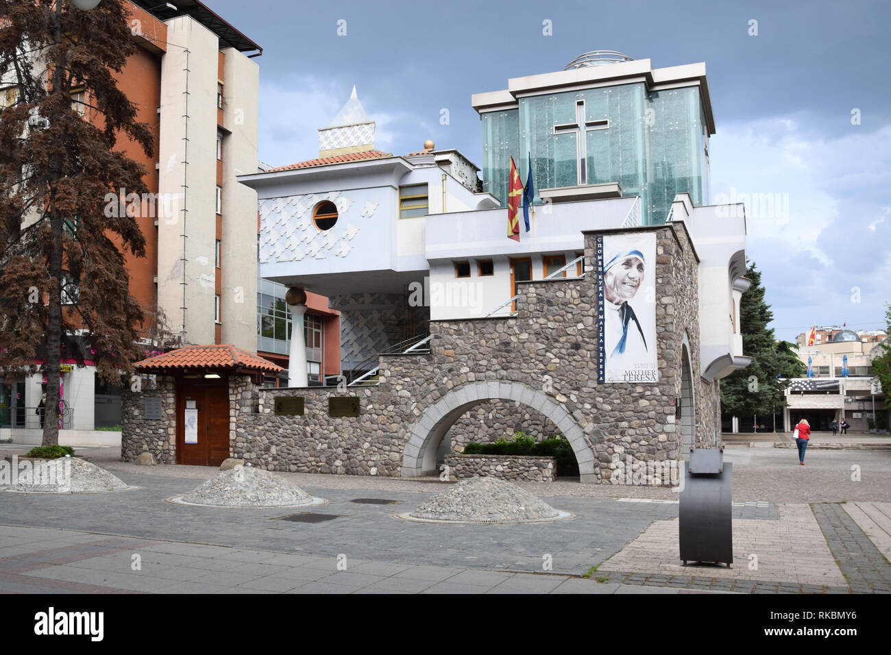 Skopje, Macedonia - Mayo 2017: Memorial Casa Madre Teresa, en el centro de la ciudad de Skopje, Macedonia. Foto de stock