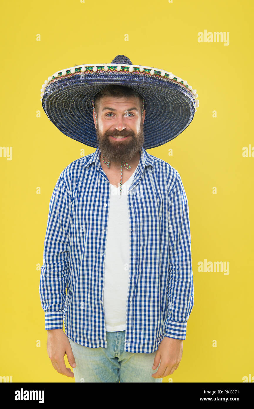 Ceder Collar Leer Un sombrero loco para el Día del Sombrero Loco. Hombre vestido con sombrero  mexicano. Hombre Barbado en Mexican Hat. Hipster de ala ancha. Accesorio de  moda tradicional de traje de fiesta mexicana.