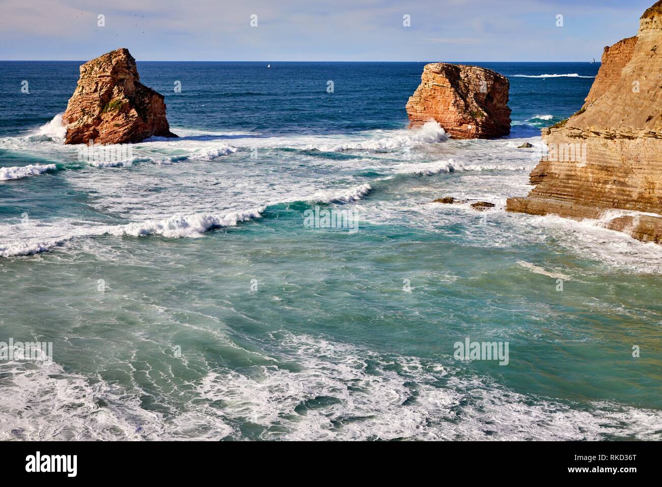 Las rocas Gemelas, el Vasco Corniche, Hendaye PyrŽnŽes-Atlánticos departamento, región de Aquitania, Francia, Europa Foto de stock