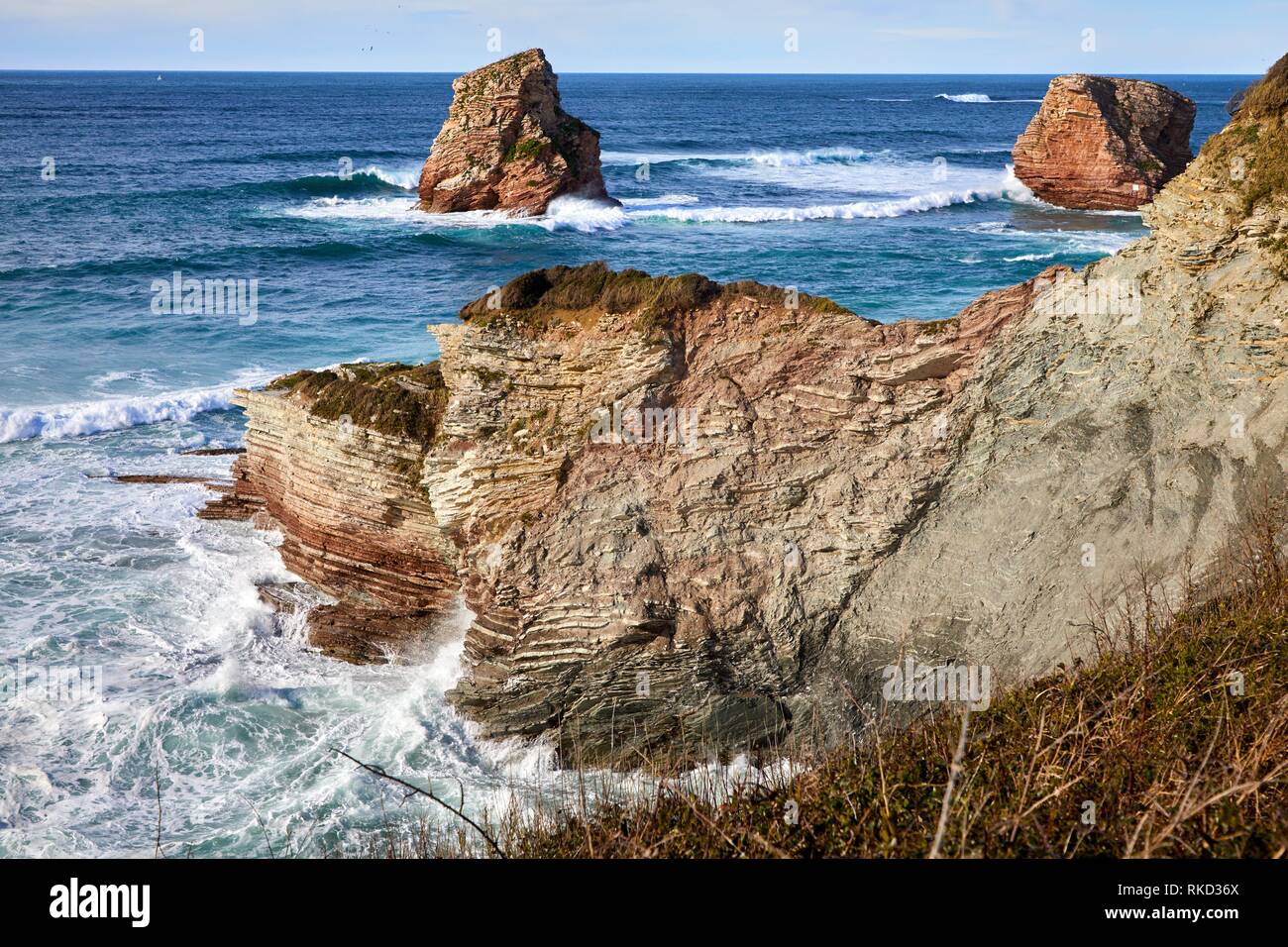 Las rocas Gemelas, el Vasco Corniche, Hendaya, departamento de Pirineos Atlánticos, la región de Aquitania, Francia, Europa Foto de stock