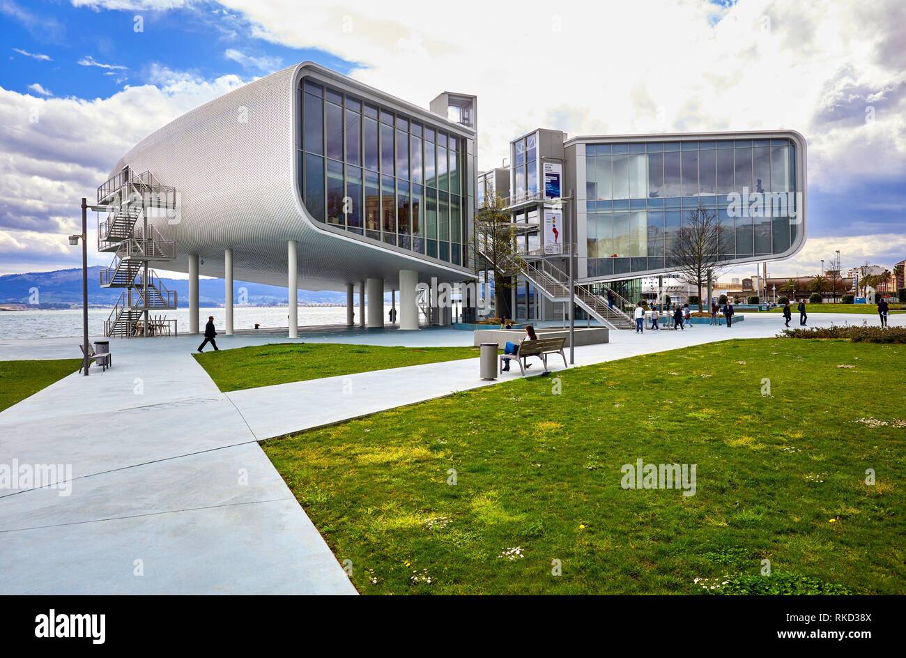 Botin Centro Museo de Arte y Cultura, el arquitecto Renzo Piano, Jardines  de Pereda, Santander, Cantabria, España, Europa Fotografía de stock - Alamy