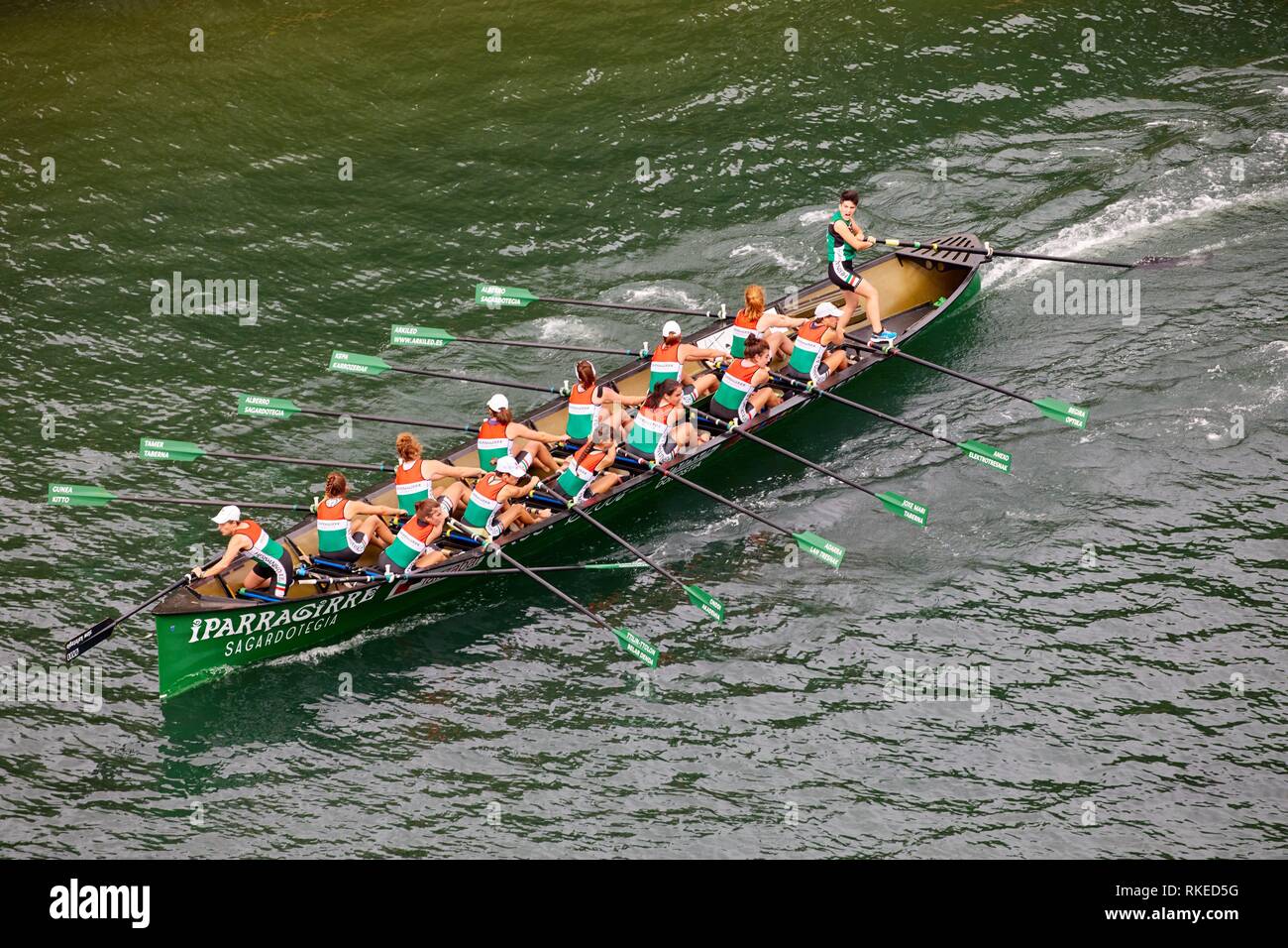 Arrastrero Trainera, regata, río Urumea, Donostia, San Sebastián, Gipuzkoa, País Vasco, España, Europa Foto de stock