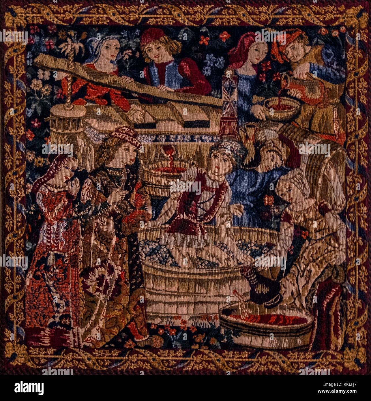Francia, alfombra, Siglo XV. representando a la vinificación. Foto de stock