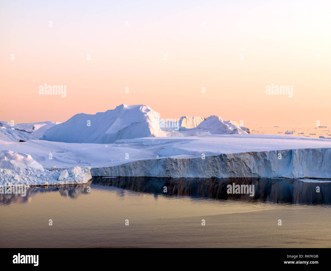 Arctic icebergs en el océano Ártico en Groenlandia Foto de stock