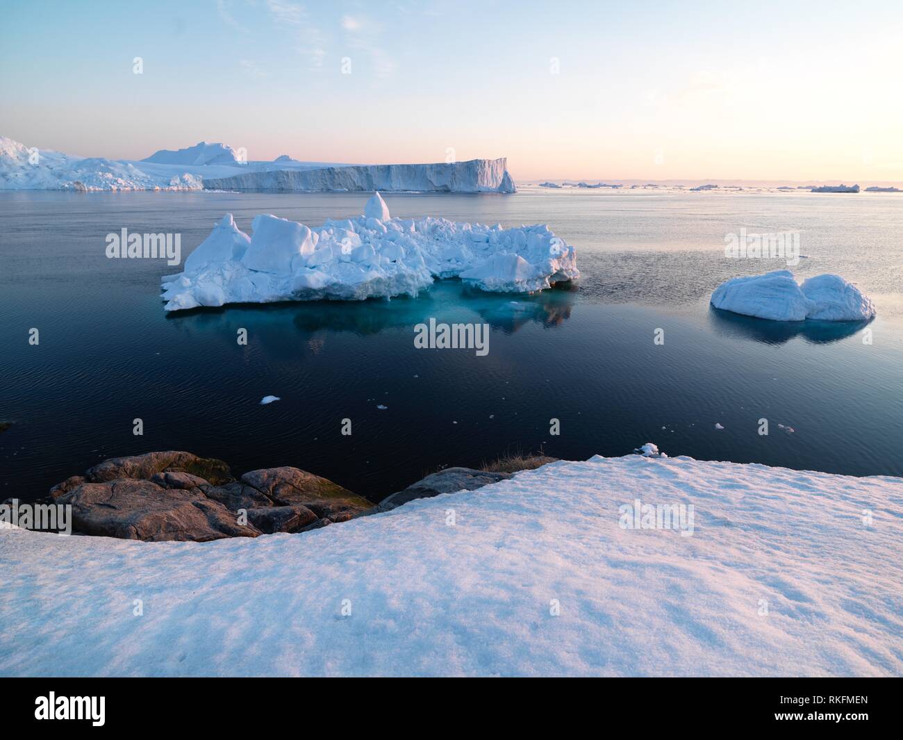 Arctic icebergs en el océano Ártico en Groenlandia Foto de stock