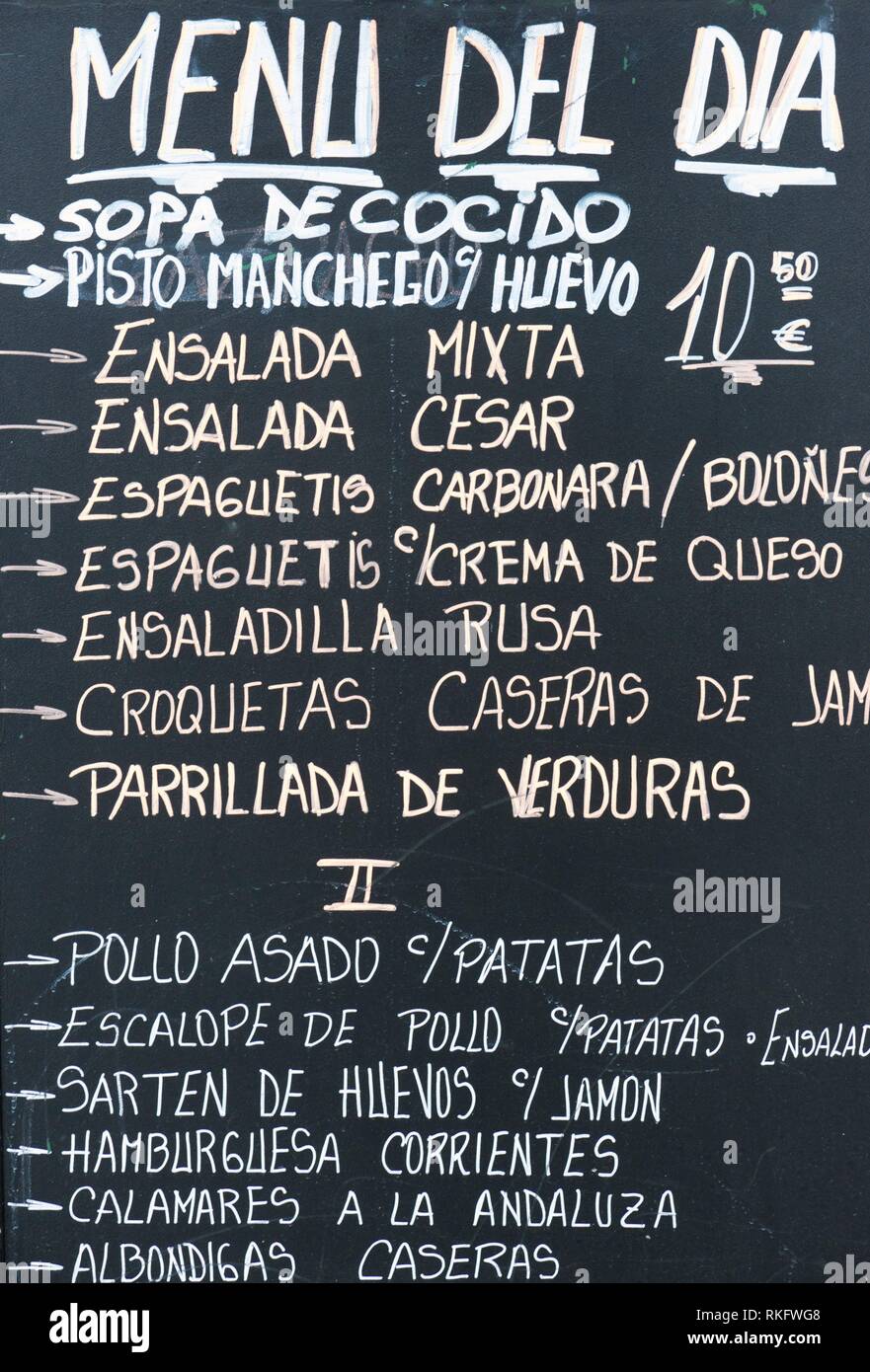 Primer plano de un cartel del menú diario en un típico restaurante español,  Madrid, España Fotografía de stock - Alamy