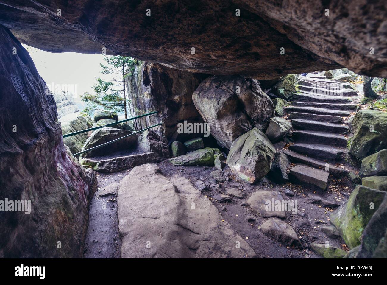 Roca de labirynth Szczeliniec Wielki, el pico más alto de las montañas