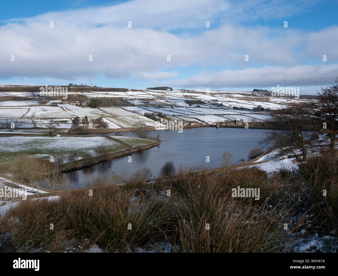 Ponden reservorio de agua, en el río digno, fuera ponden en West Yorkshire en el Yorkshire Moors. Foto de stock