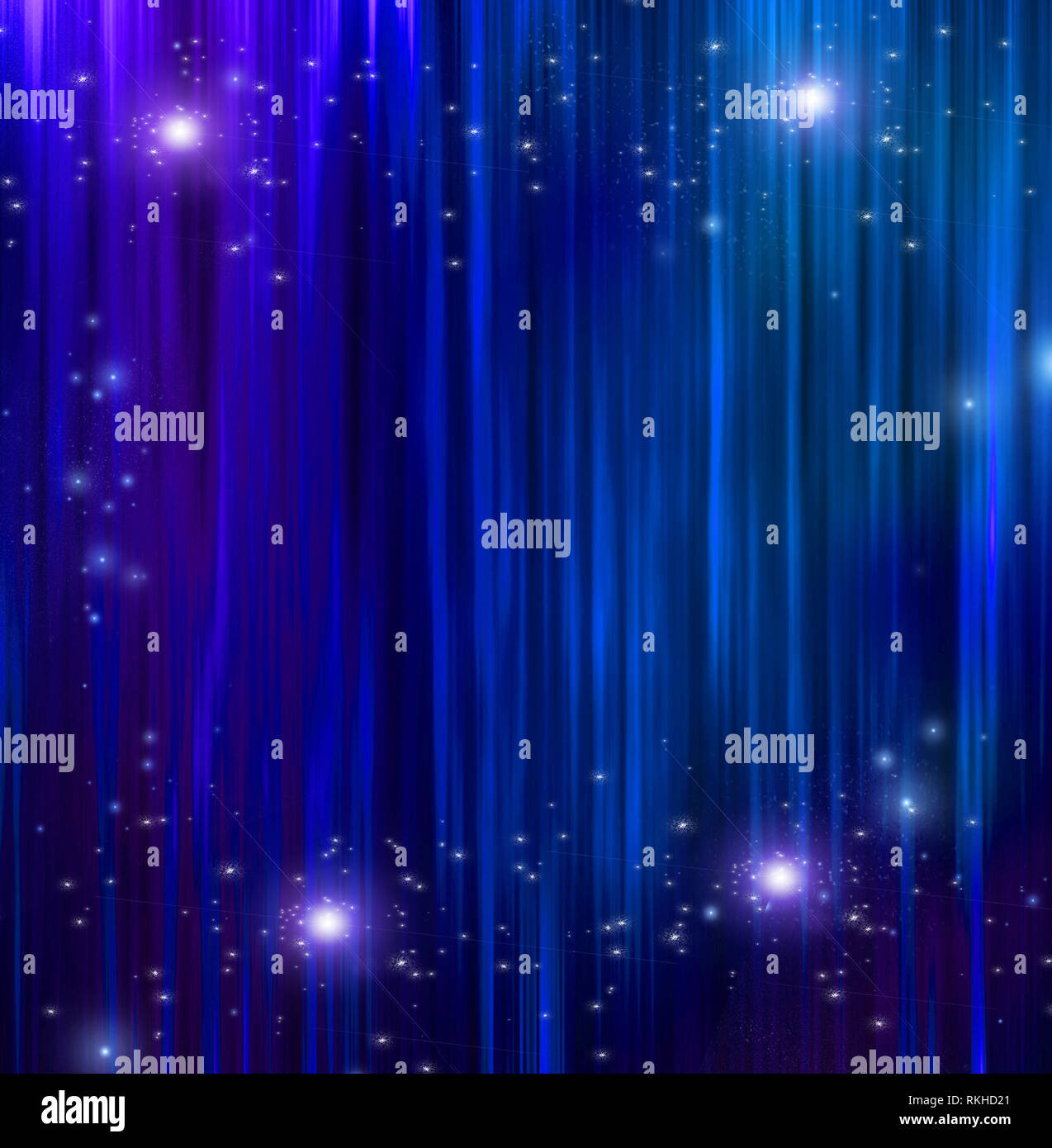 Cortinas con brillo en color azul profundo Fotografía de stock - Alamy