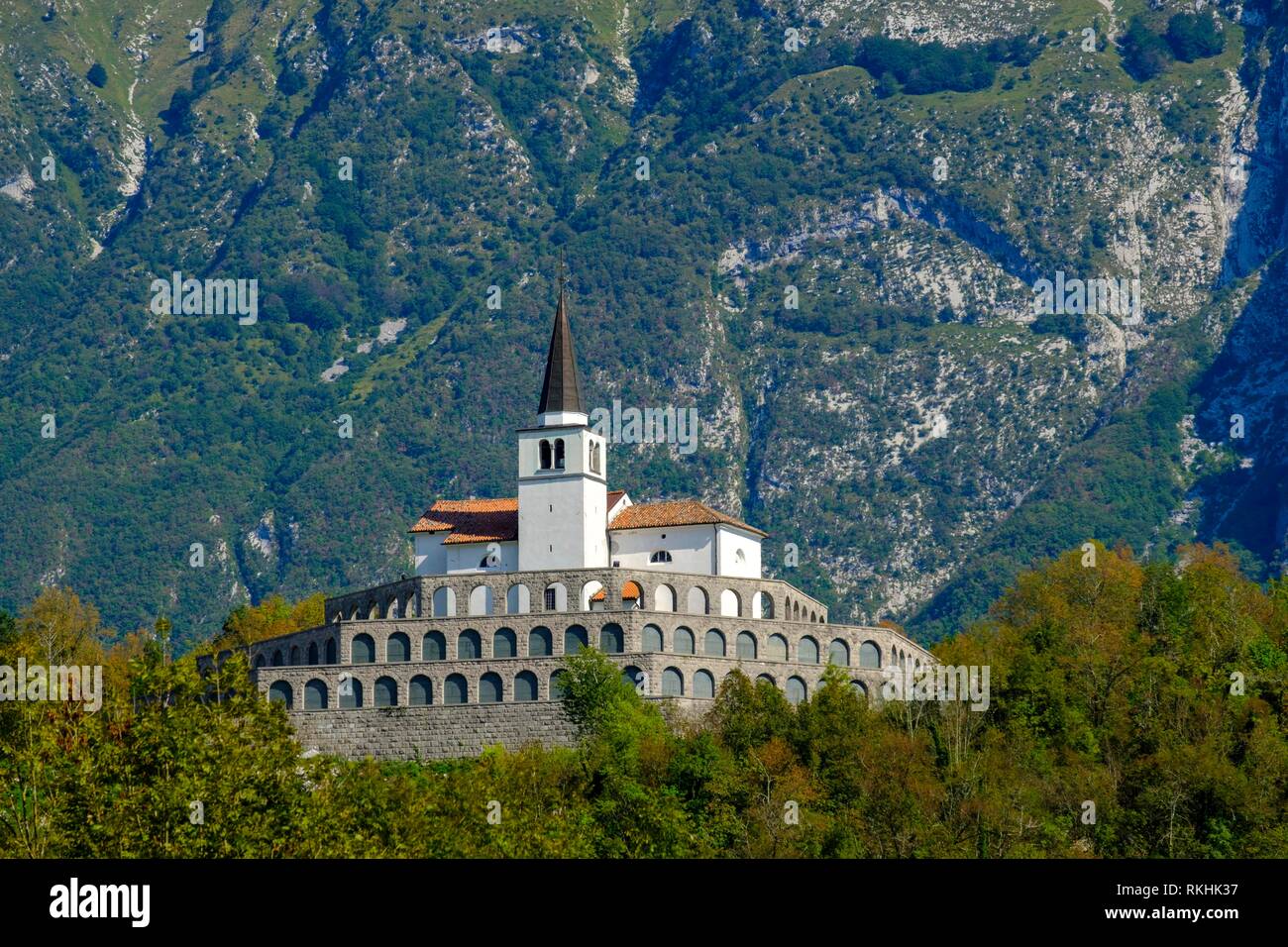 Iglesia de San Antonio, Kobarid, Isonzo, Soca Valley, Eslovenia Foto de stock