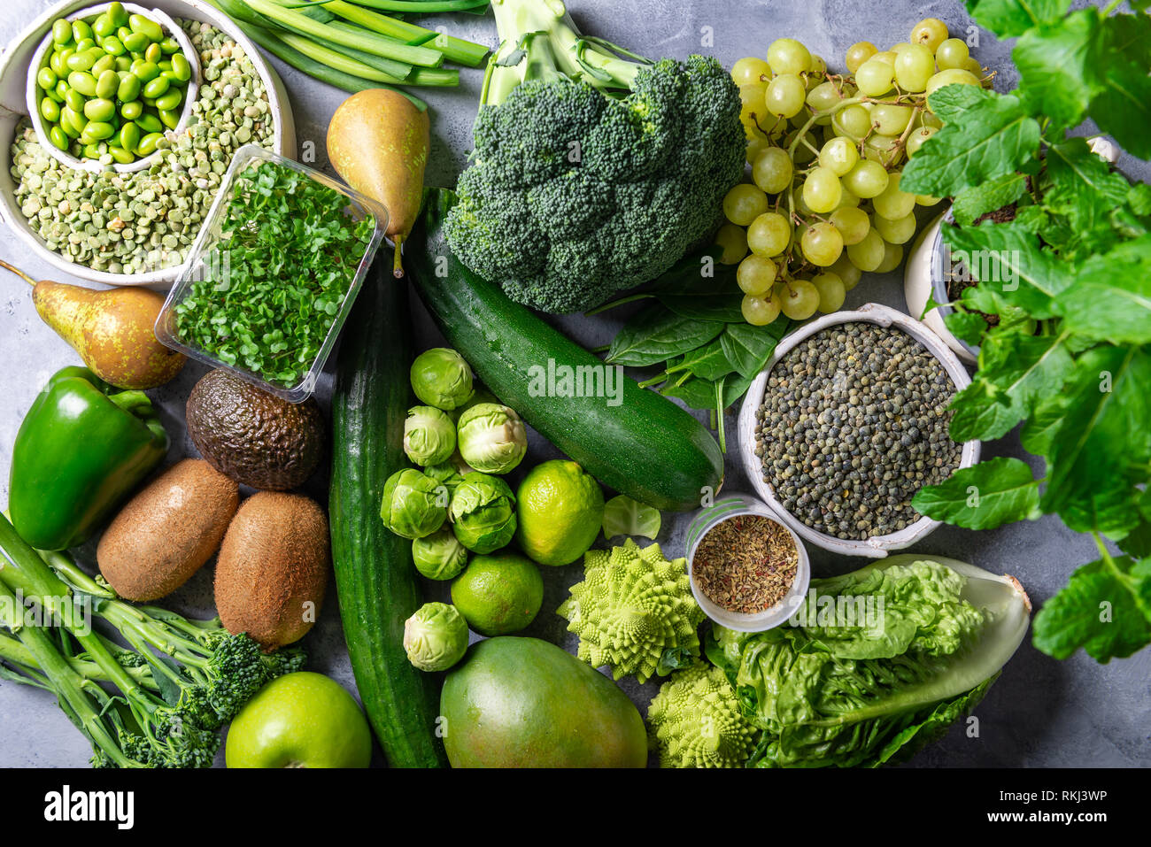 Variedad de Verduras y Frutas Fotografía de stock - Alamy