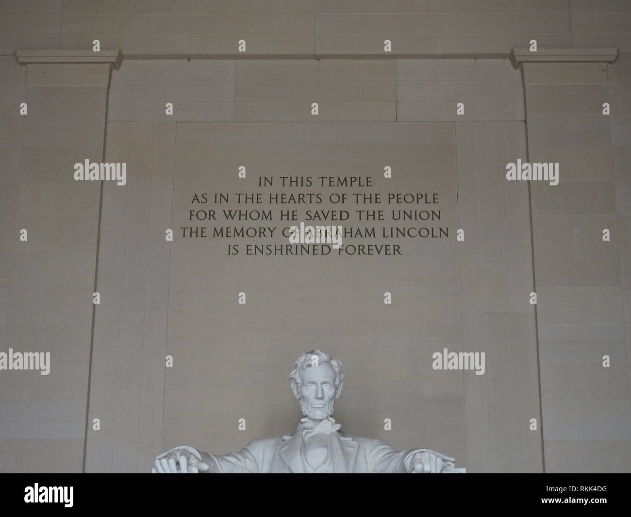 El epitafio sobre la estatua de Lincoln en el Lincoln Memorial en Washington DC, EE.UU. Foto de stock