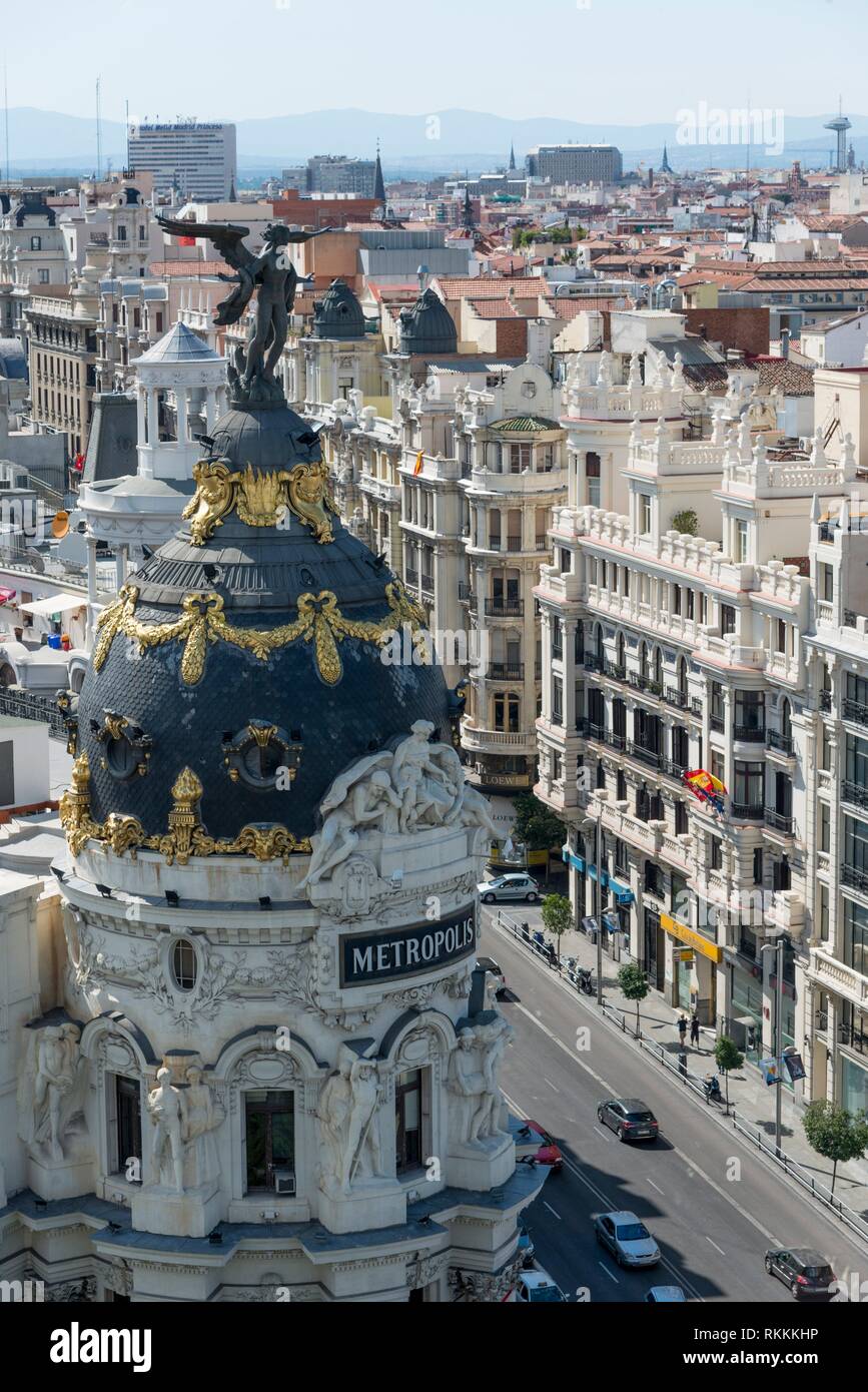 Vista elevada del centro de la ciudad de Madrid con edificios famosos. Foto de stock