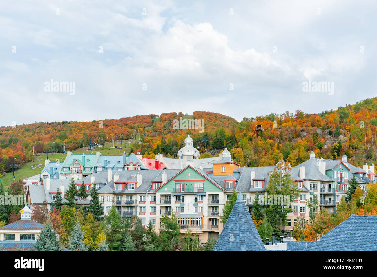 Hermoso color en el otoño del Parque Nacional de Mont-Tremblant, en Quebec, Canadá Foto de stock
