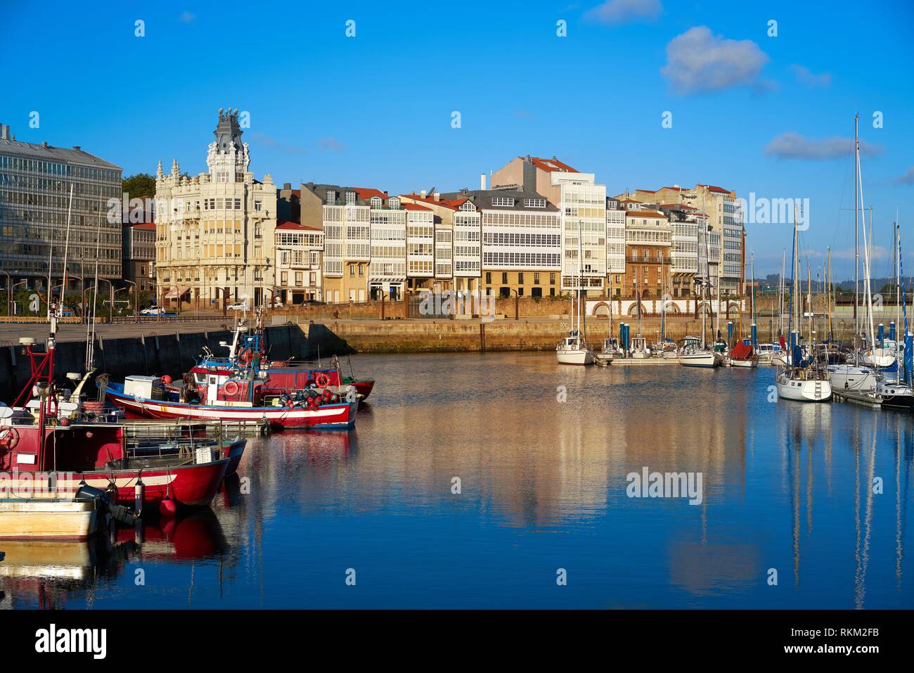El puerto deportivo de La Coruña en Galicia, España Fotografía de stock -  Alamy