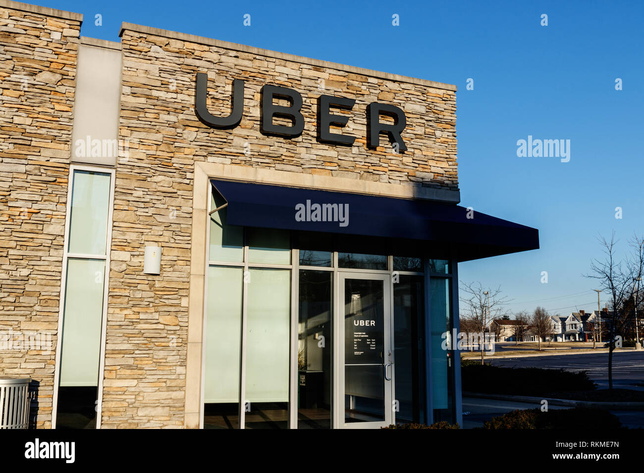 Cincinnati - alrededor de febrero de 2019: Uber Cubo Greenlight. Uber Los conductores pueden obtener asistencia en persona a un cubo Greenlight I Foto de stock