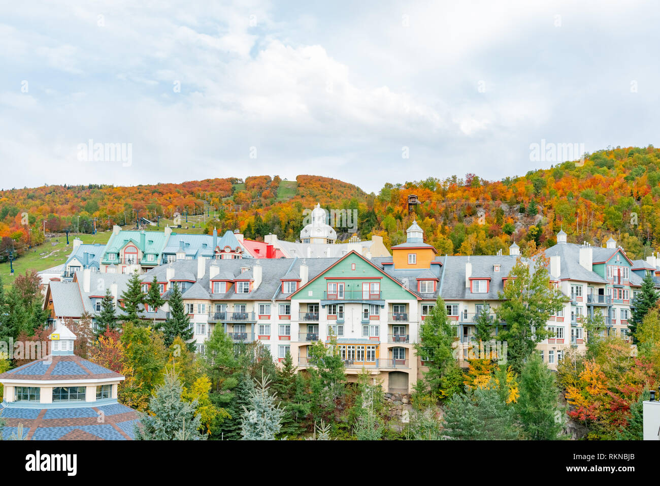 Hermoso color en el otoño del Parque Nacional de Mont-Tremblant, en Quebec, Canadá Foto de stock