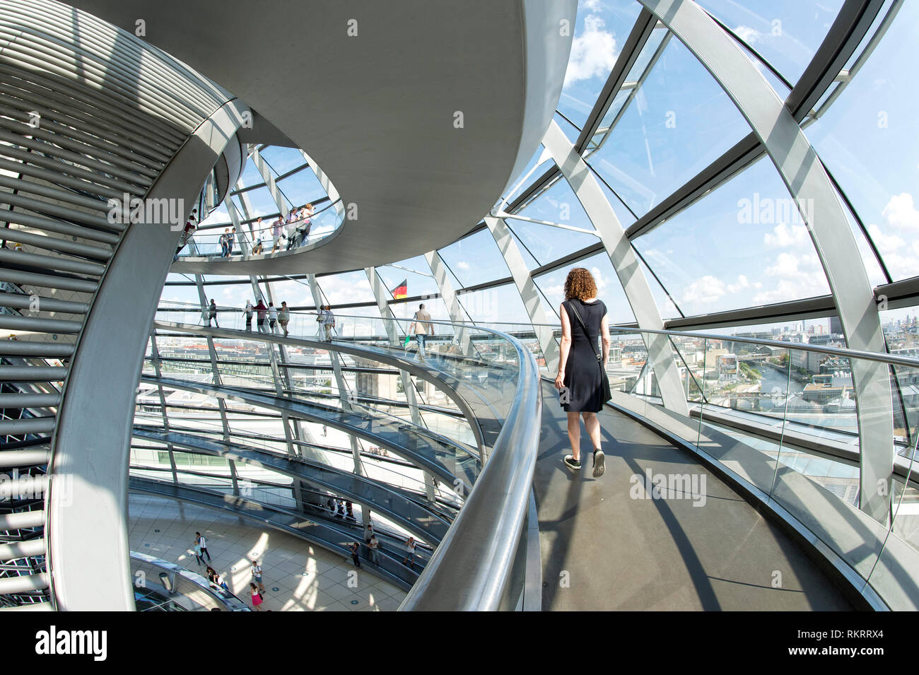 Vista Interior De La Cupula Del Reichstag Por El Arquitecto Sir Norman Foster Fotografia De Stock Alamy