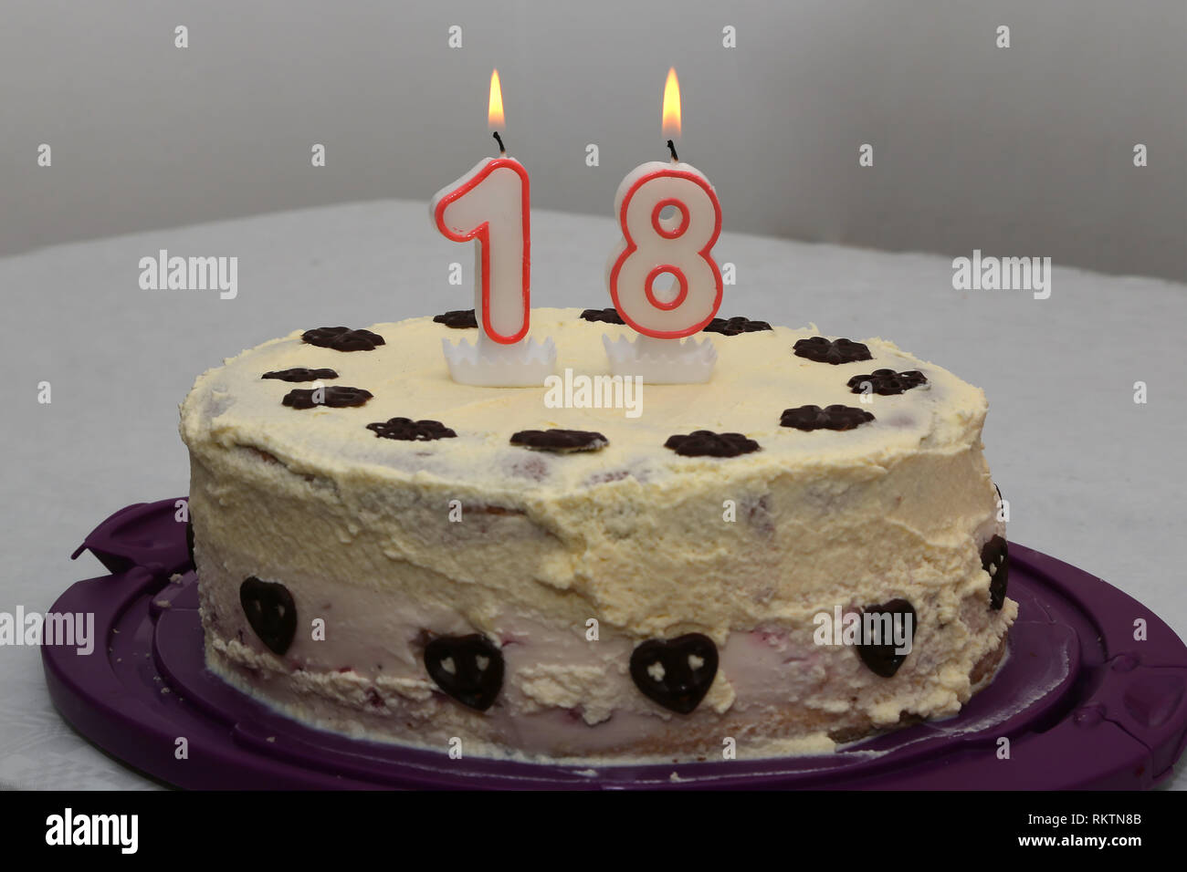 Vela de cumpleaños 18 años: Esta vela representa el número 18. Es