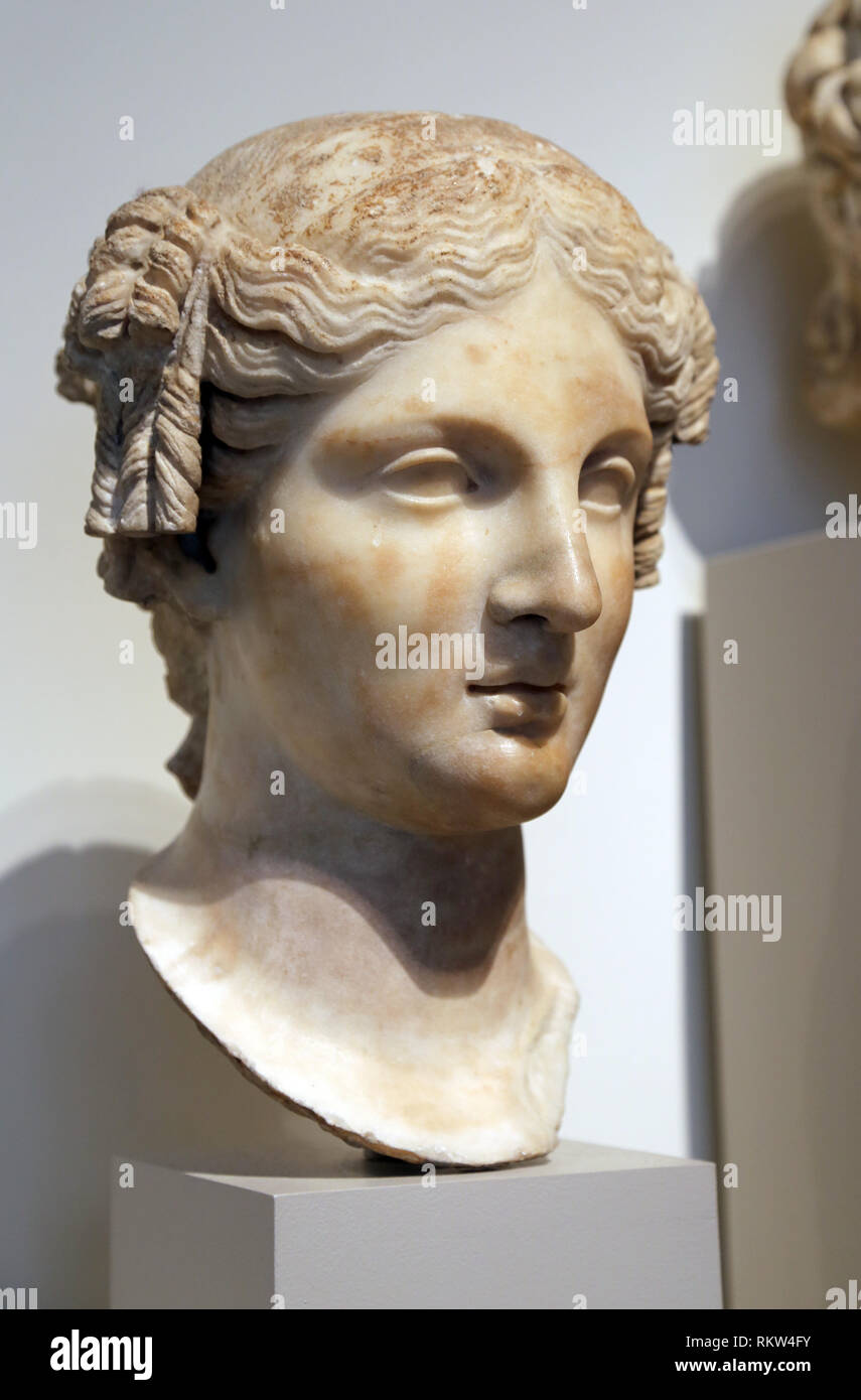 Cabeza de una mujer. Romano, época imperial. 1EC. Copia de una estatua Helenística de 3ª-2ª AEC. La Mey. Nueva York, EE.UU. Foto de stock