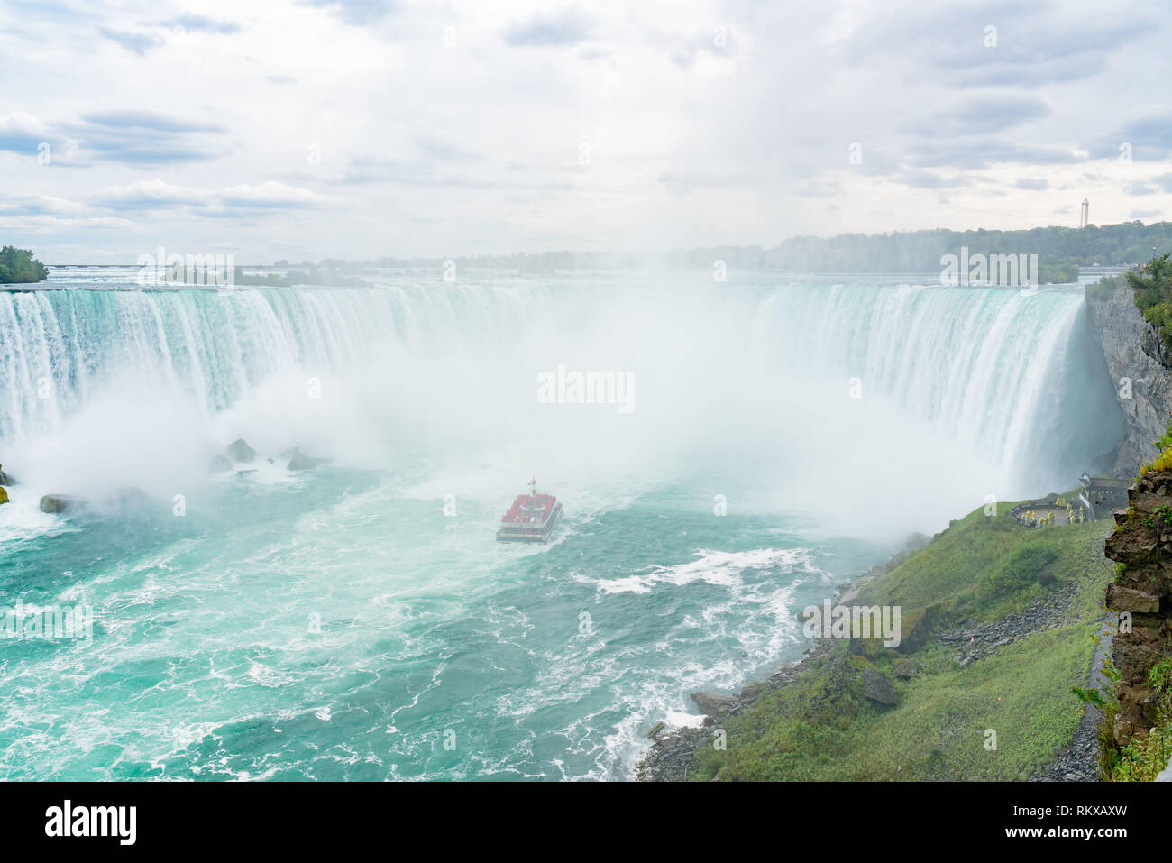 Cerca de la hermosa caída de herradura con nave cerca en Canadá Foto de stock
