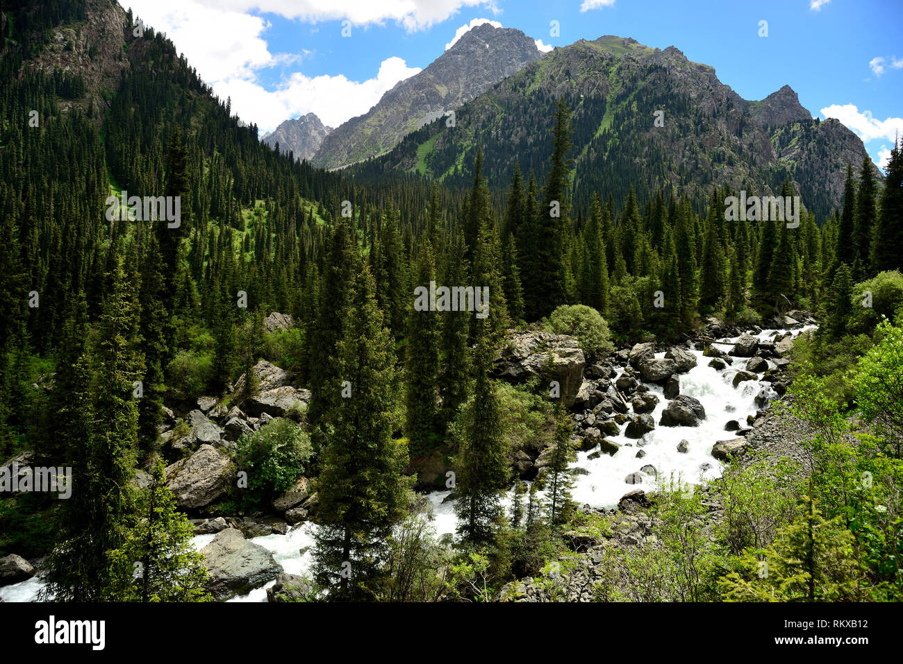 El paisaje del valle de Karakol, cerca de Karakol, Kirguistán Foto de stock