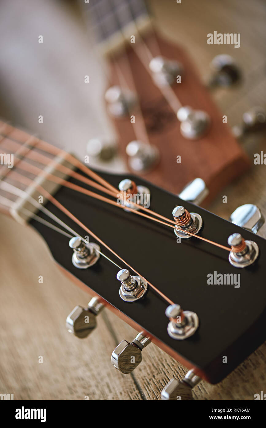 Cuellos de guitarra fotografías e imágenes de alta resolución - Alamy