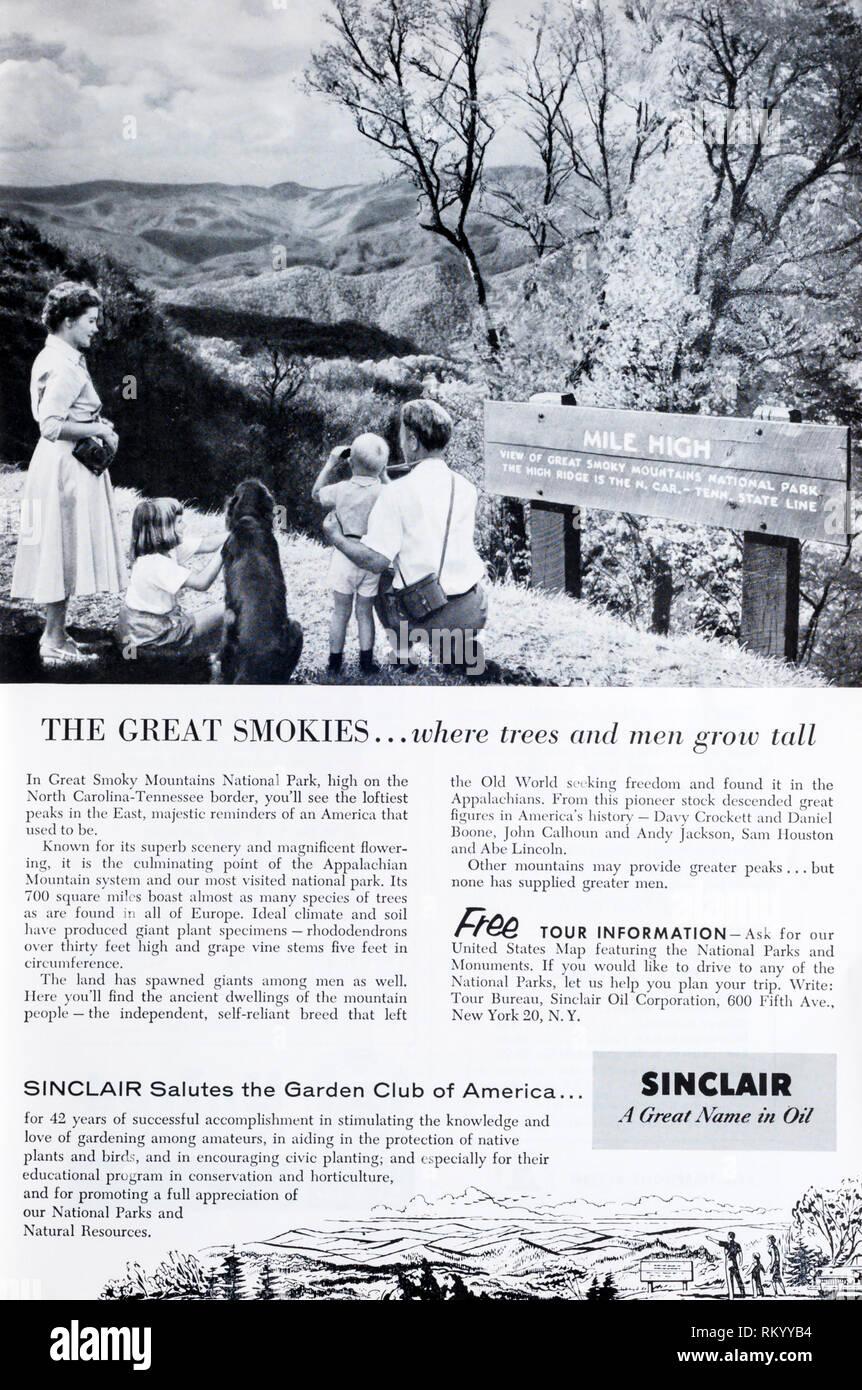 Una revista de 1955 Anuncio para Promover el aceite Sinclair Great Smoky Mountains National Park. Foto de stock