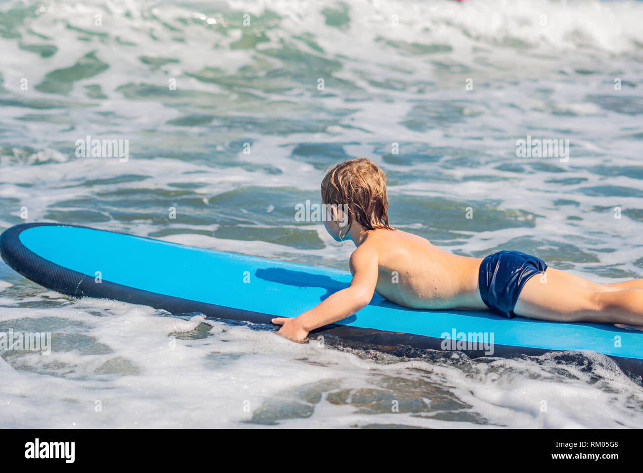 Teen Surfer Boy Fotos E Imagenes De Stock Alamy Teen Surfer Boy Fotos E Imagenes De Stock Alamy