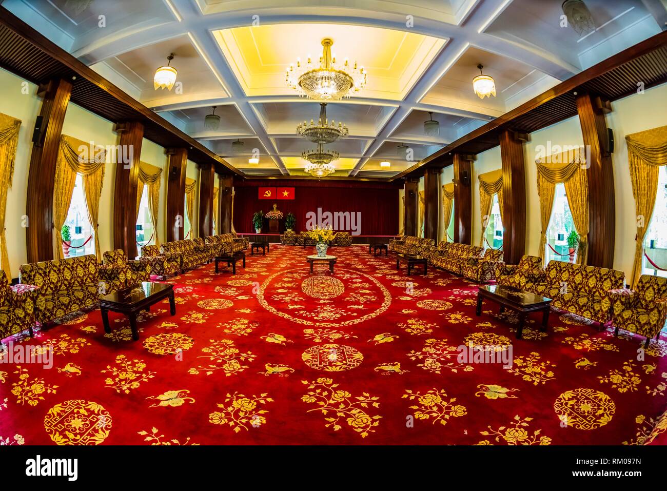 Salón de conferencias del ex gobierno de Vietnam del Sur, del Palacio de la reunificación (antiguo Palacio Presidencial), en la ciudad de Ho Chi Minh (Saigón), Foto de stock