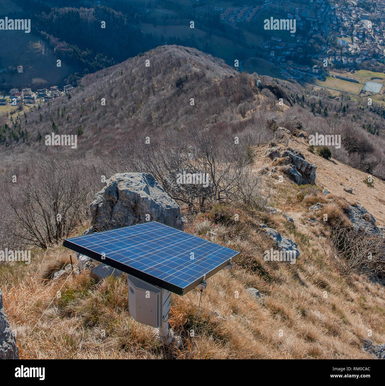 Estación Meteorológica Solar Máxima Del Desierto Foto de archivo - Imagen  de potencia, pico: 20833208