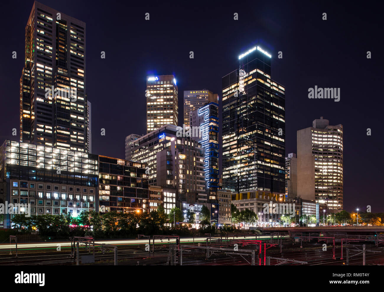 Melbourne noche arquitectura y paisaje lcity. Foto de stock