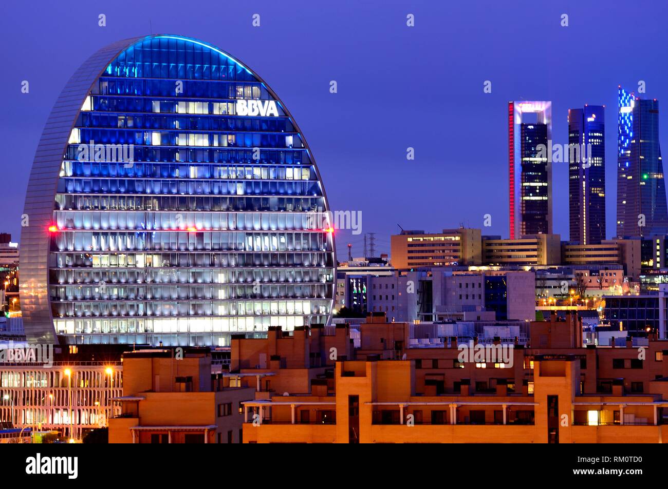 Vista de La Vela y la construcción de Cuatro Torres Business Area, Madrid,  España Fotografía de stock - Alamy