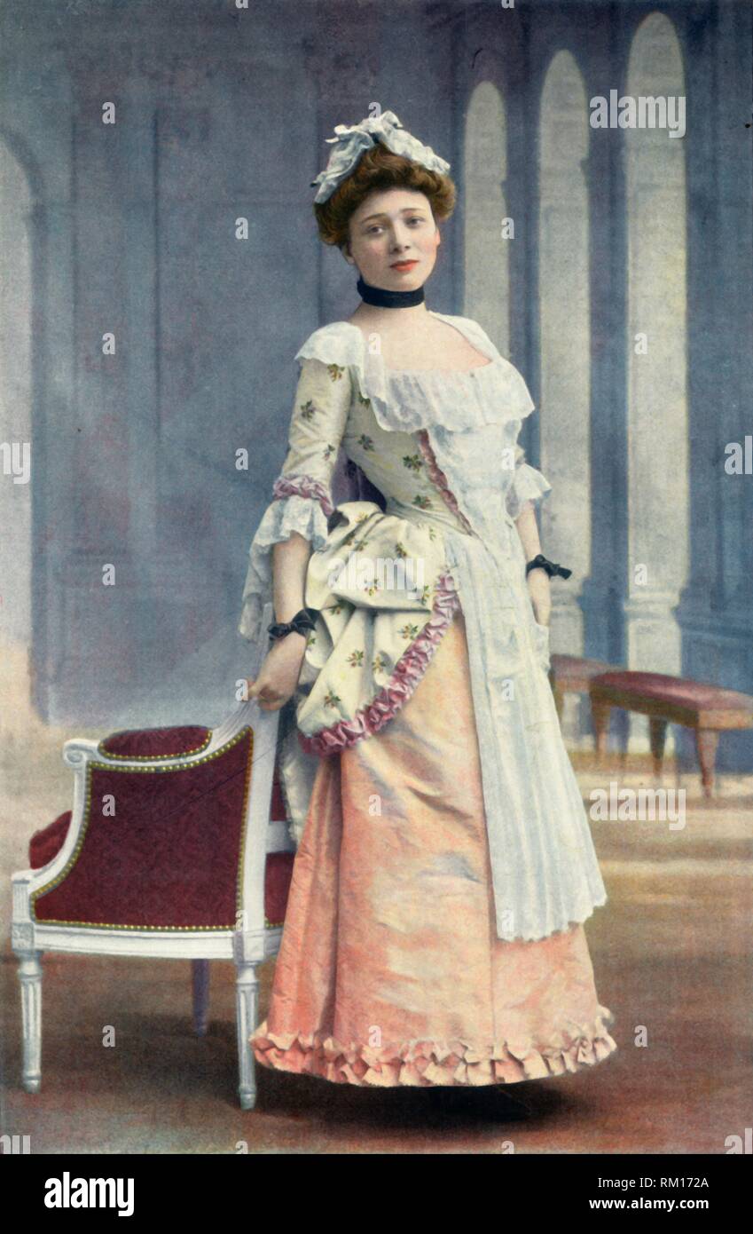 "Comedie-Francaise. Mlle. Marie Leconte. Papel de Lisette. - Le jeu de l'Amour et du hasard", 1904. Creador: Desconocido. Foto de stock