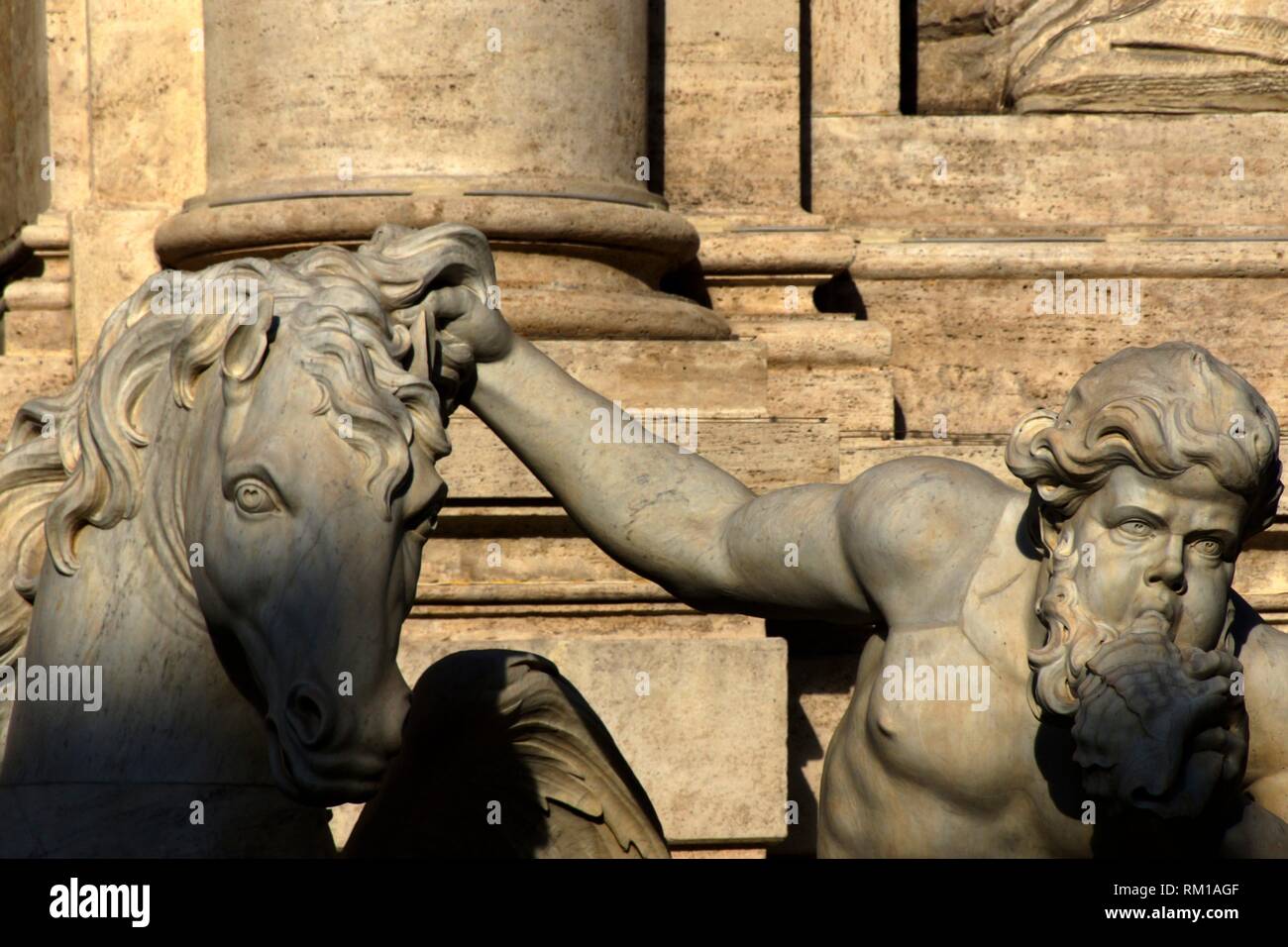 Roma (Italia). Detalle de la fuente de Trevi. Foto de stock