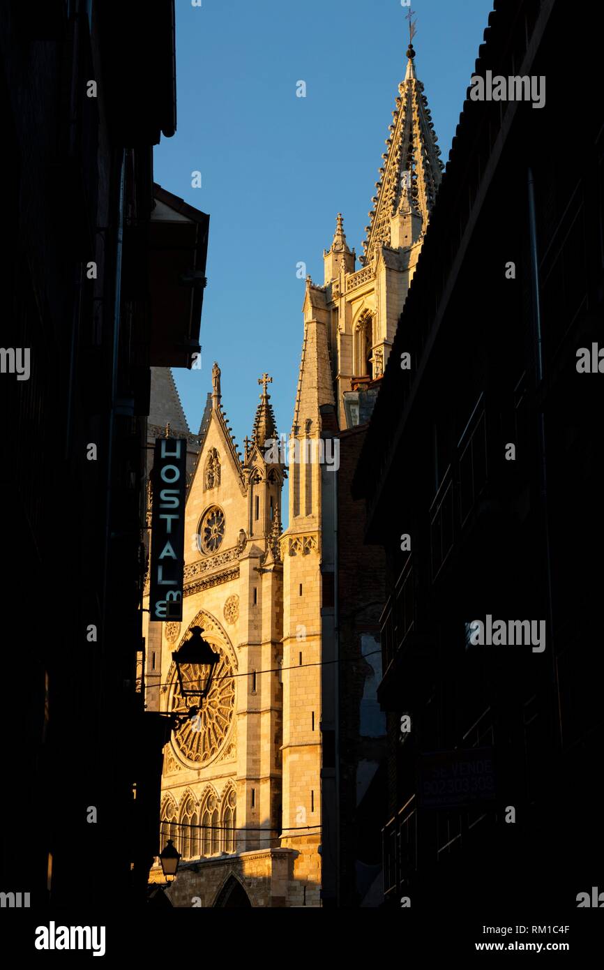 La catedral gótica de Santa María. León, Castilla y León, España Foto de stock