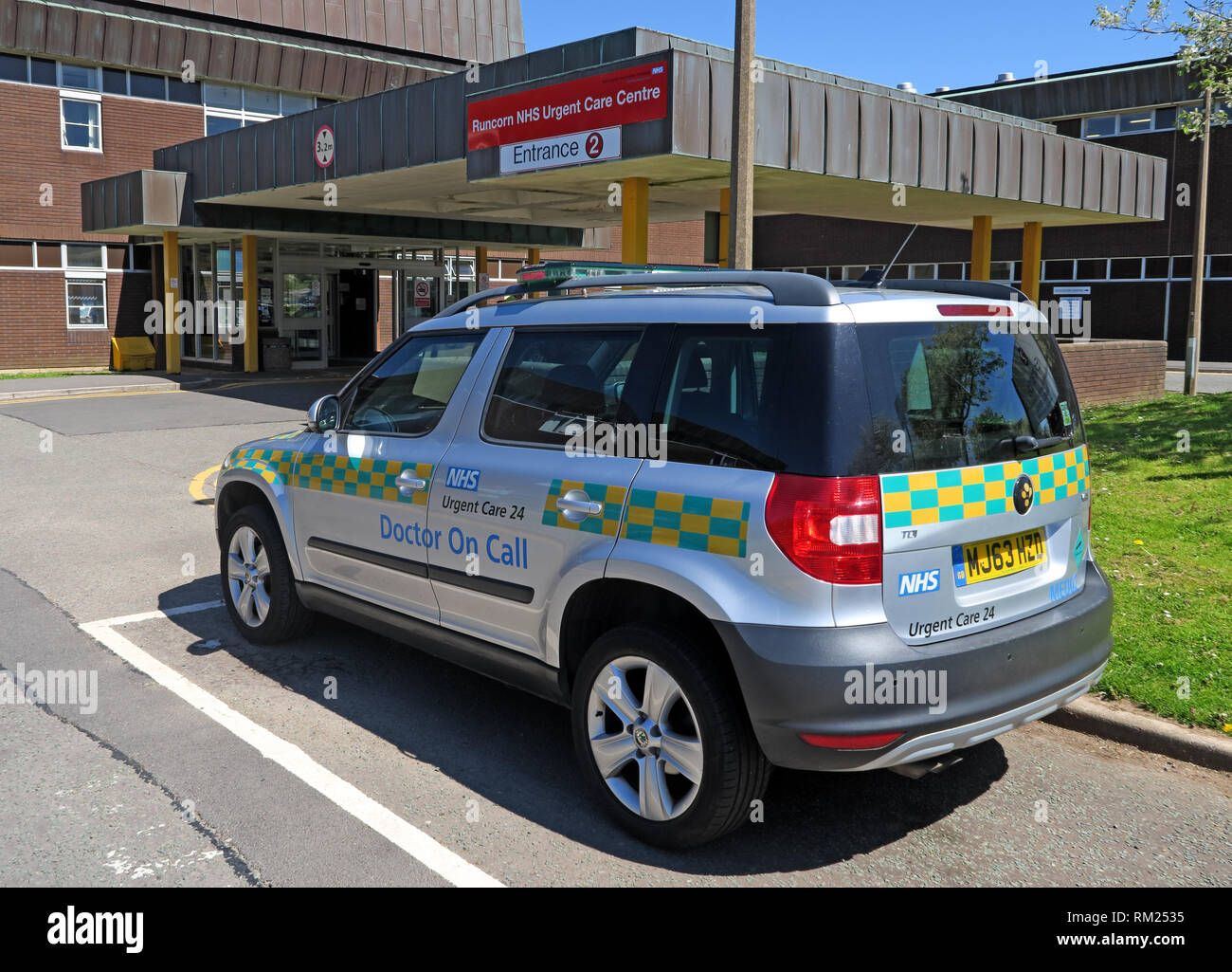 GP automóvil de servicio fuera de horas, atención urgente 24,Cheshire y centro de tratamiento de Merseyside, Halton Hospital, Runcorn, Cheshire, al Noroeste de Inglaterra WA7 2HH Foto de stock