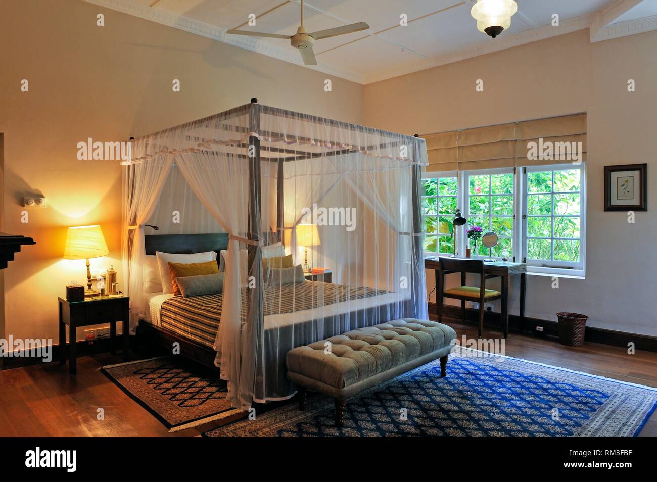 Dormitorio del Summerville Bungalow de lujo resort senderos té de Ceilán, Sri Lanka, el subcontinente indio, el sudeste de Asia. Foto de stock